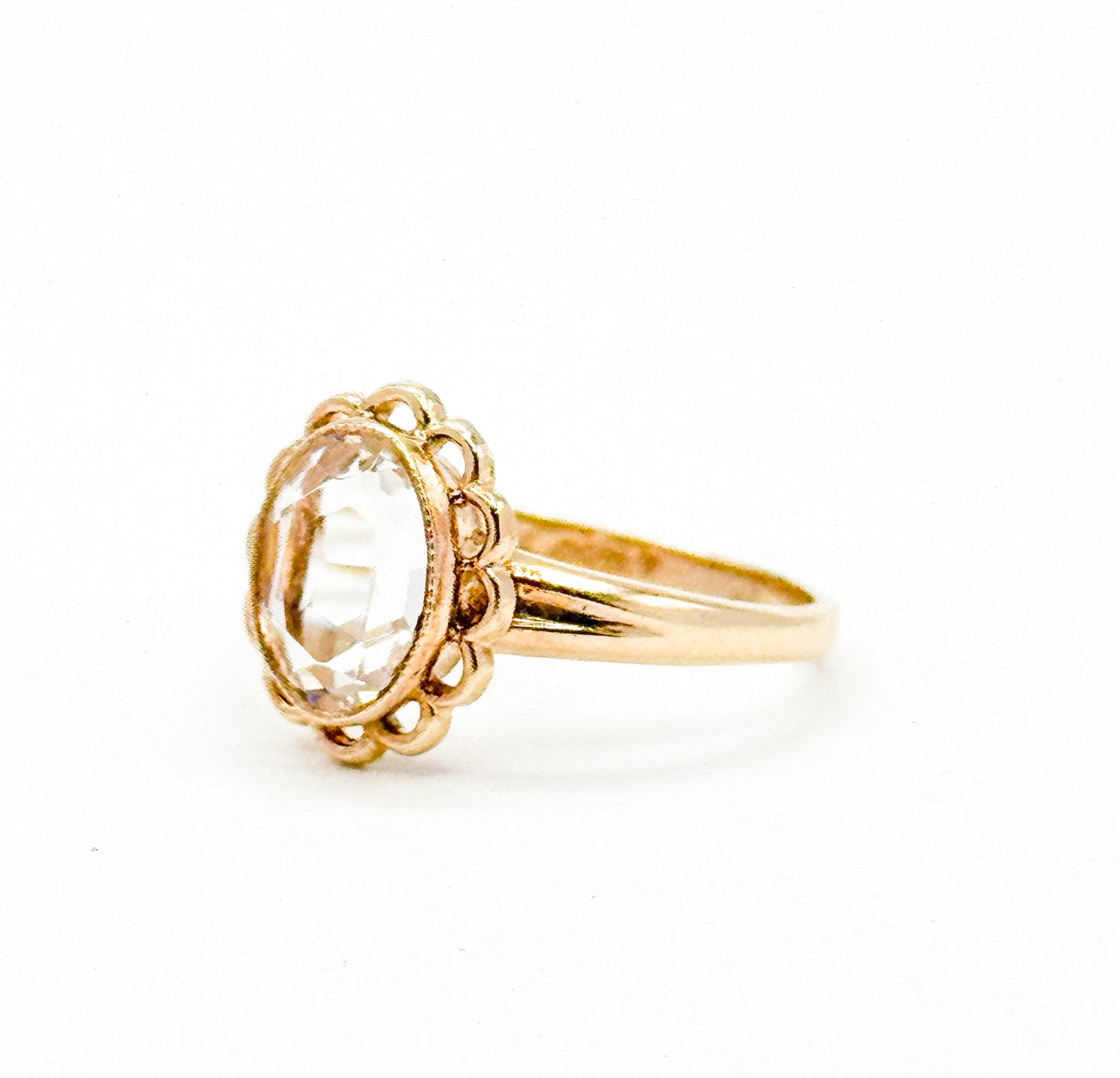 Vintage Dainty Scalloped Ring Oval Glass Gem in Gold