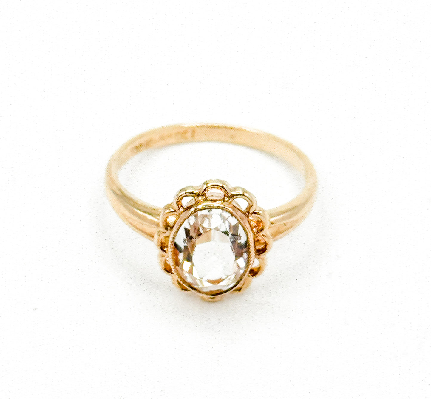Vintage Dainty Scalloped Ring Oval Glass Gem in Gold