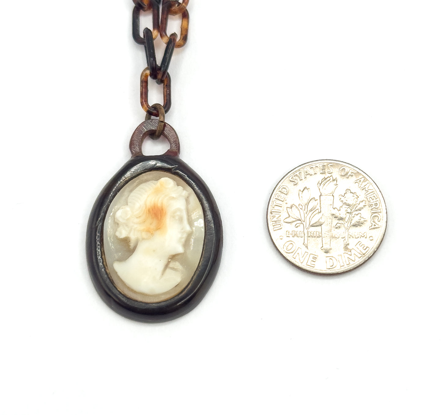 Art Deco Carved Shell Cameo Necklace in Base Metal
