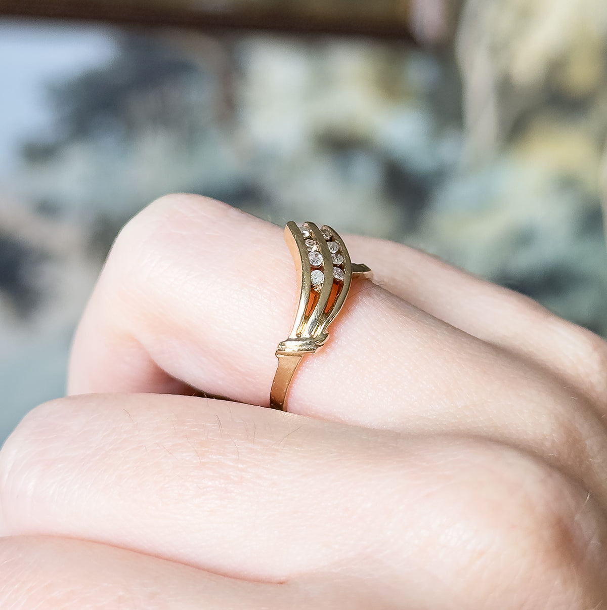 Late 20th Century Diamond V-Shaped Ring in 10K Yellow Gold