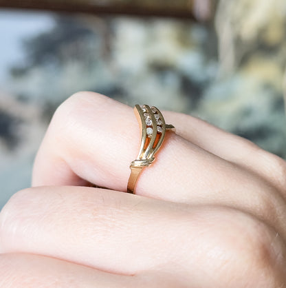 Late 20th Century Diamond V-Shaped Ring in 10K Yellow Gold