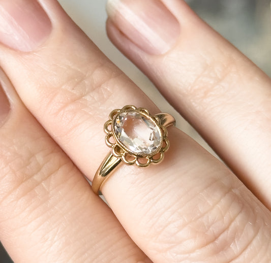 Vintage Dainty Scalloped Ring Oval Glass Gem in Gold