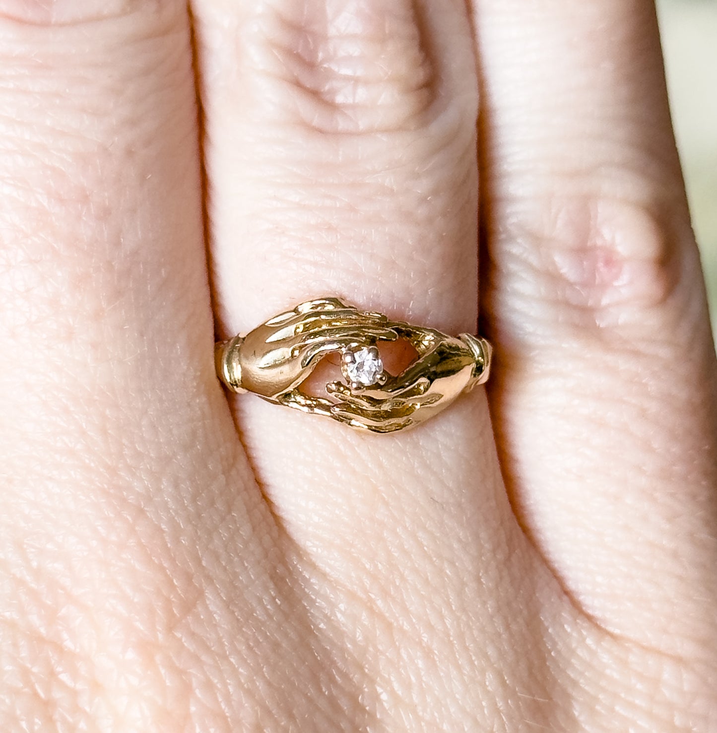 Vintage Clasped hands Ring in 14K Gold