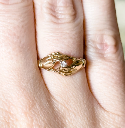 Vintage Clasped hands Ring in 14K Gold