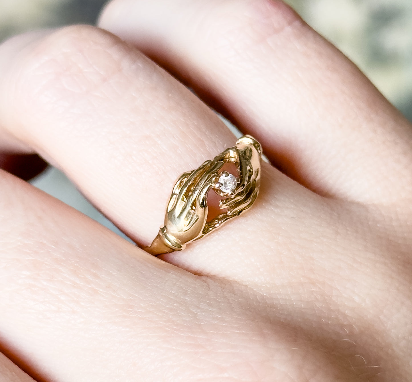 Vintage Clasped hands Ring in 14K Gold