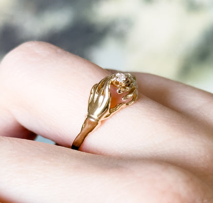 Vintage Clasped hands Ring in 14K Gold