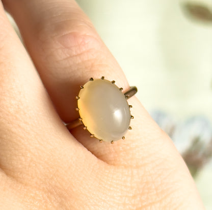 Victorian Agate Cabochon Ring in 9K Gold