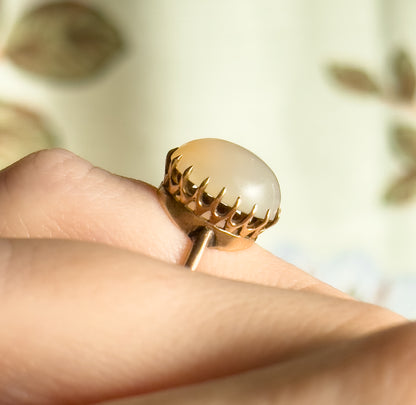 Victorian Agate Cabochon Ring in 9K Gold