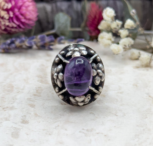 Vintage Brutalist Amethyst cabochon ring in sterling silver with Floral detail motif purple gemstone CHUNKY vintage cocktail ring statement