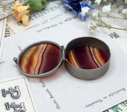 Victorian Scottish Banded Agate Trinket Pill Box in White Metal
