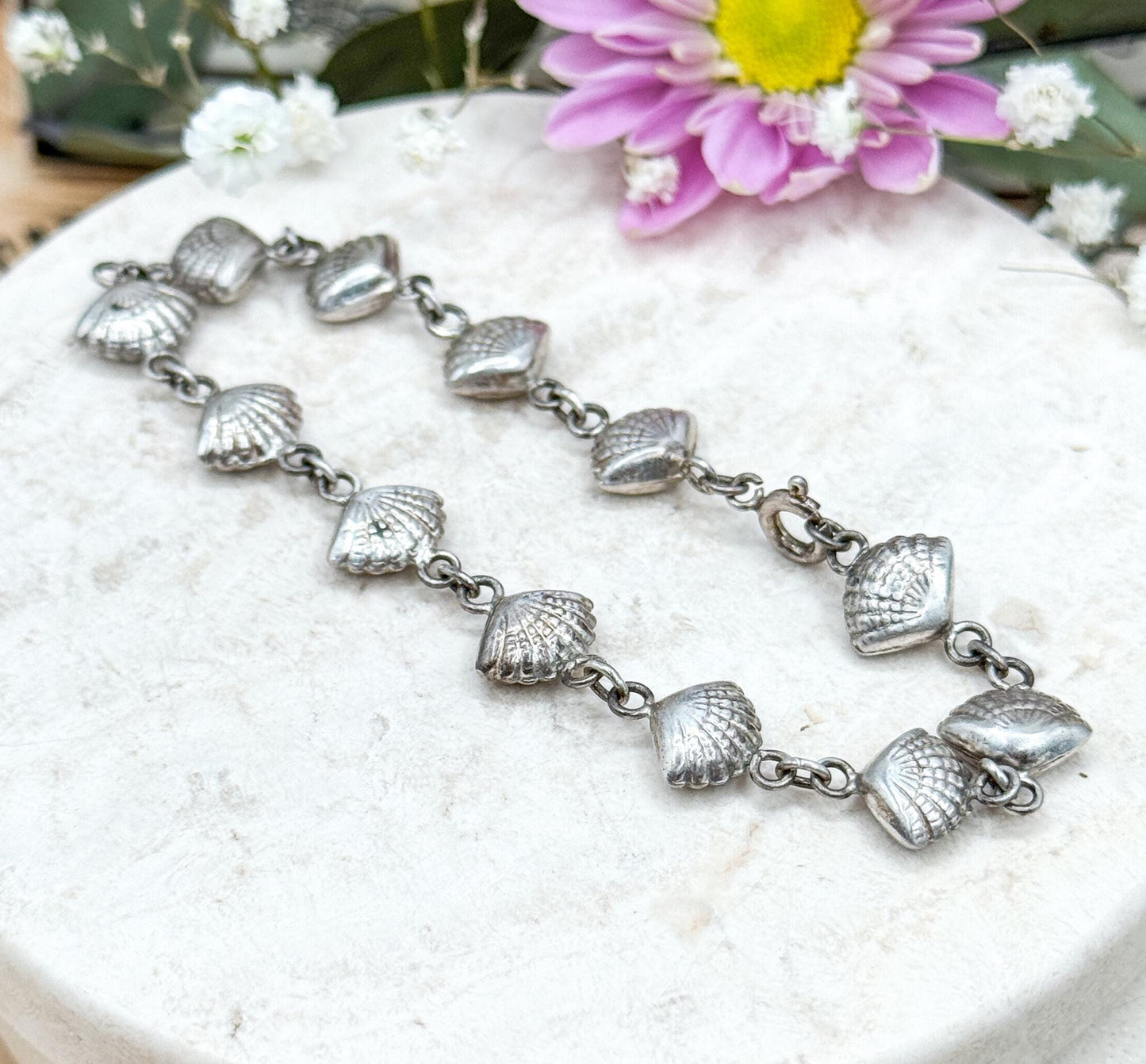 Cute Vintage Sea Shell Bracelet in Sterling Silver Vintage puffy scallops