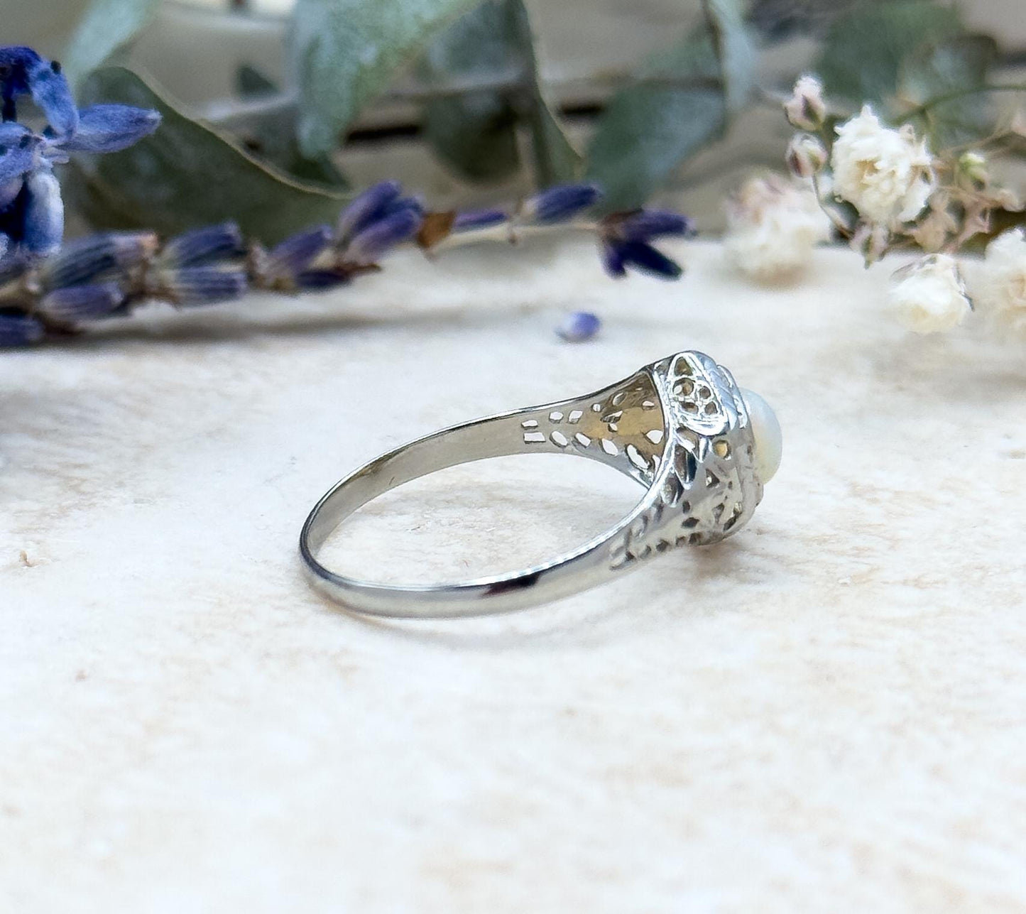 Antique Art Deco Filigree Ring with Cabochon Opal 1920s 18K White Gold Filigree Ring