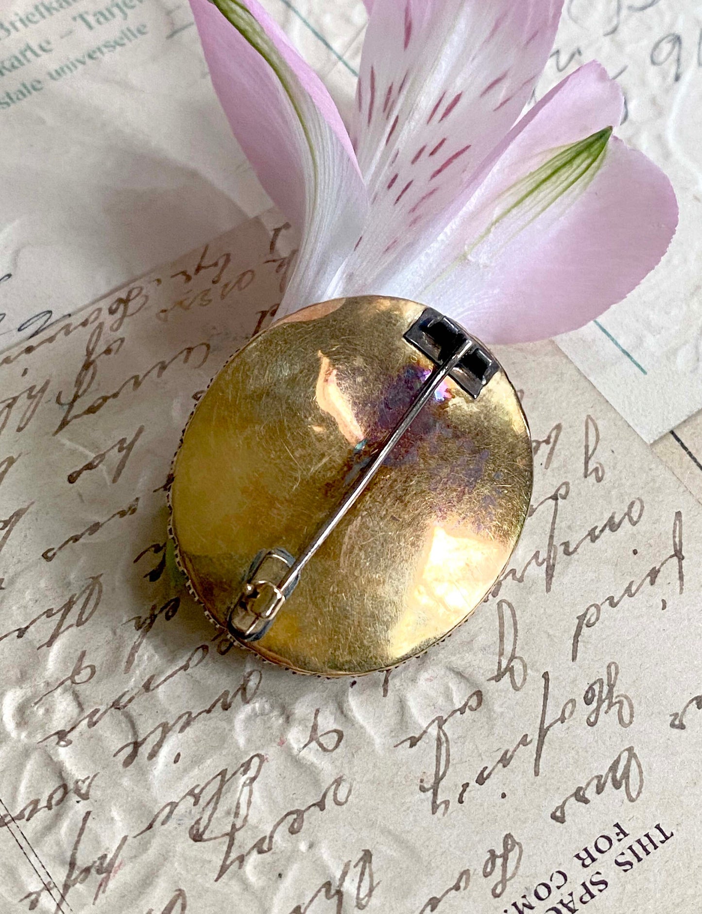 Victorian Mourning Hairwork Brooch with Bubble Glass and Seed pearl Halo in Gold