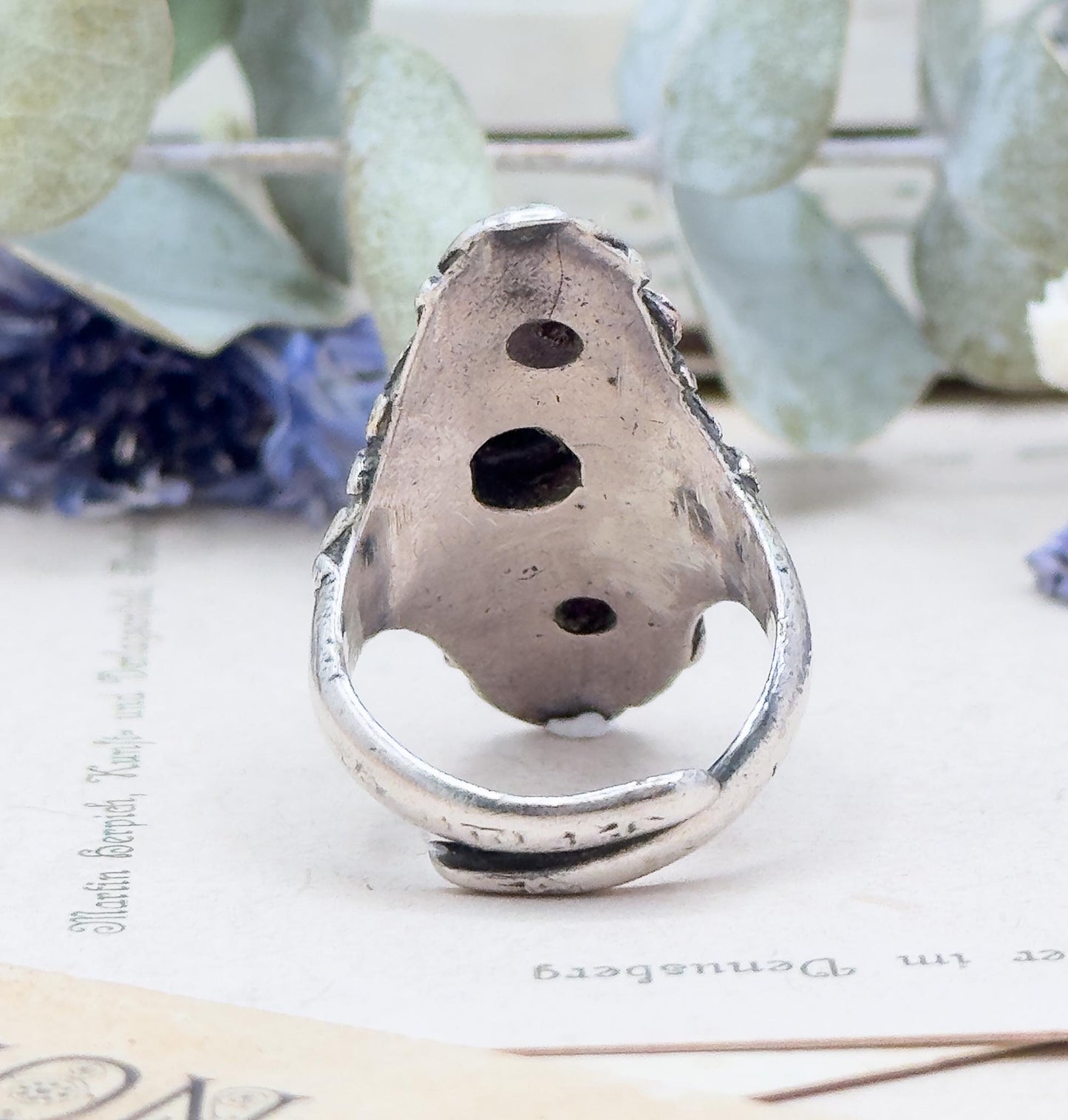 Vintage Art Nouveau Onyx Glass Cabochon Ring: Floral Silver & Gold Statement