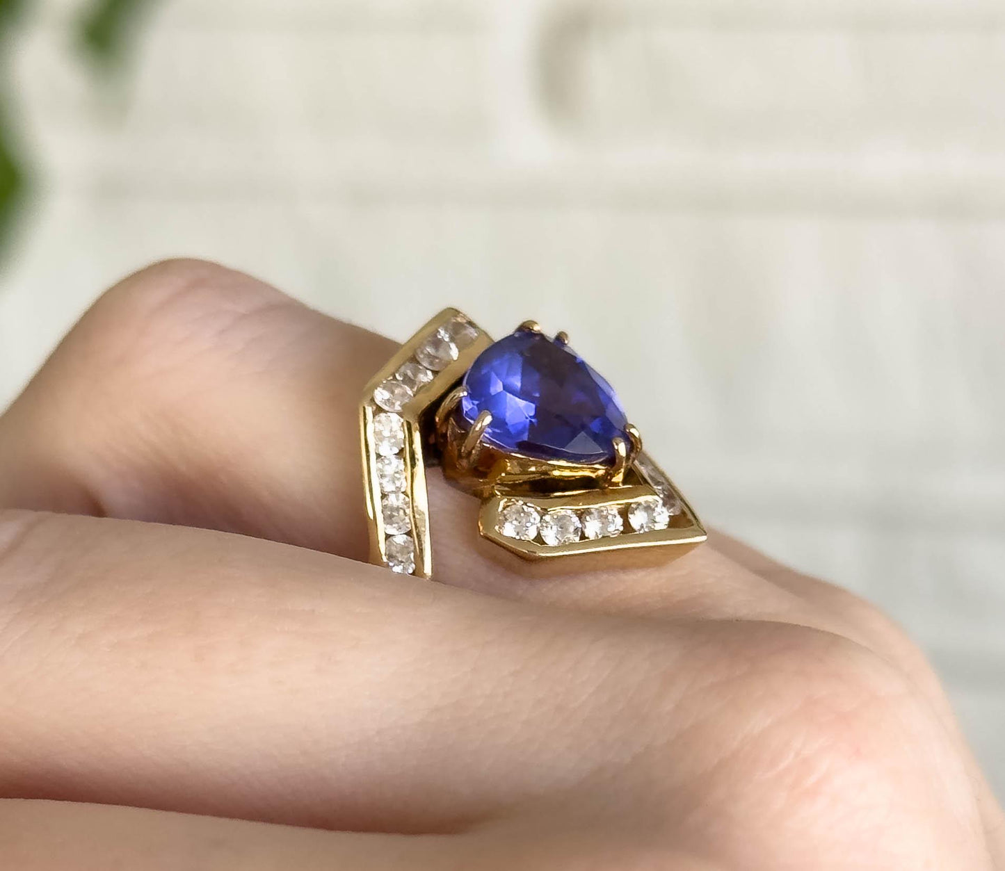 Vintage Imitation Tanzanite Ring in 14K Yellow Gold Trillion