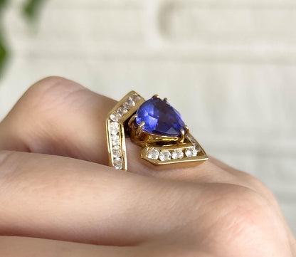 Vintage Imitation Tanzanite Ring in 14K Yellow Gold Trillion