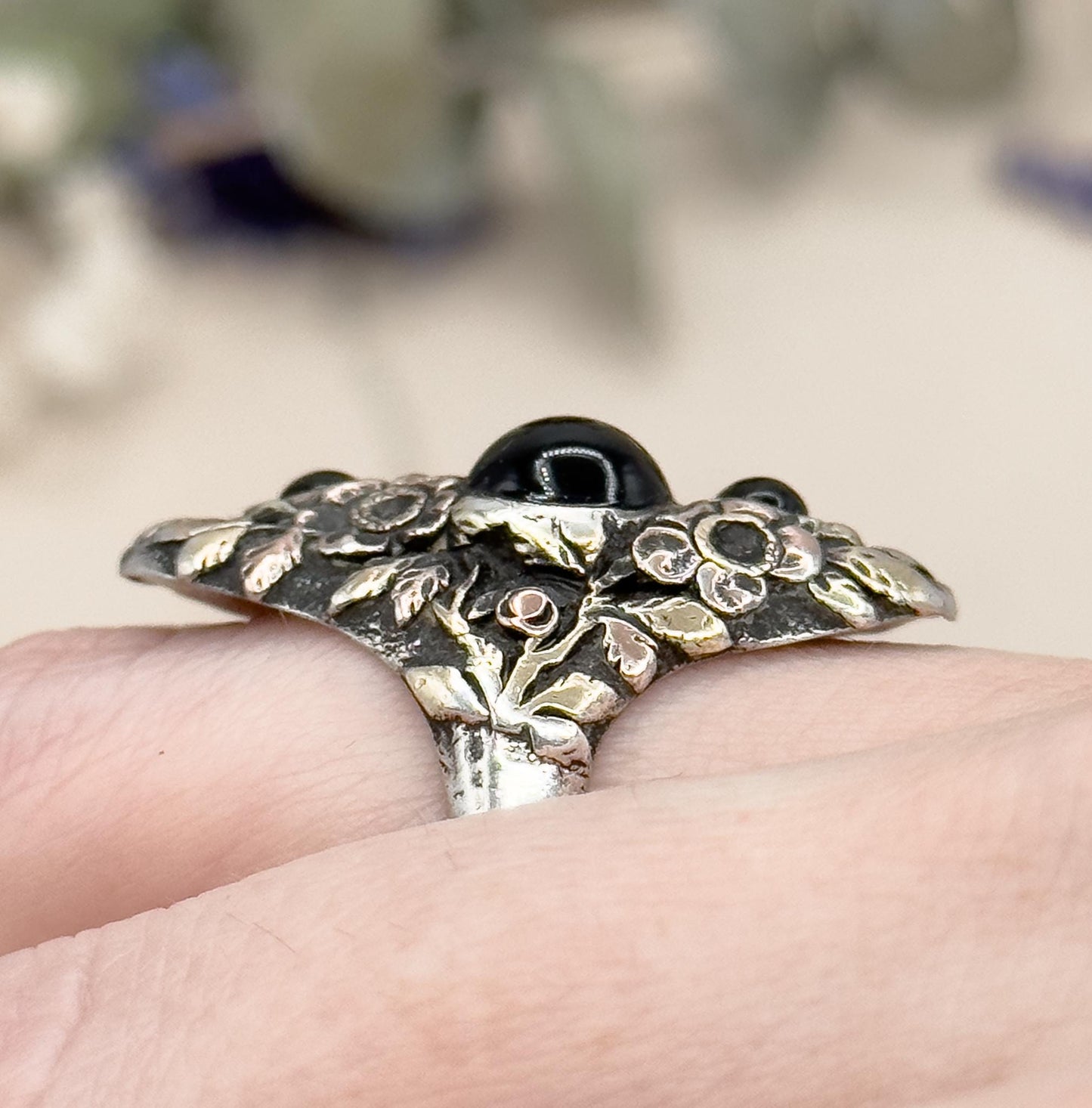 Vintage Art Nouveau Onyx Glass Cabochon Ring: Floral Silver & Gold Statement