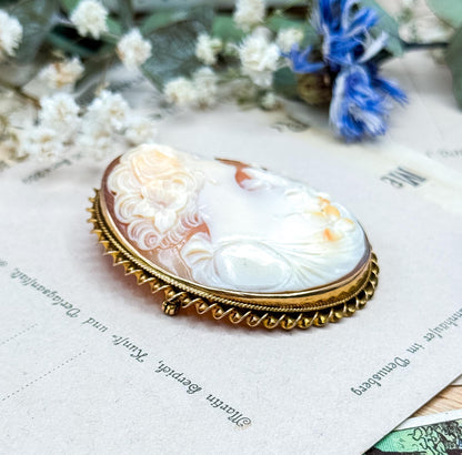 Antique Carved Shell Cameo Brooch in 14K Yellow Gold Lady with Bird