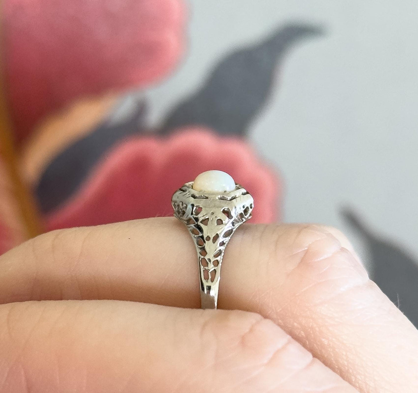 Antique Art Deco Filigree Ring with Cabochon Opal 1920s 18K White Gold Filigree Ring