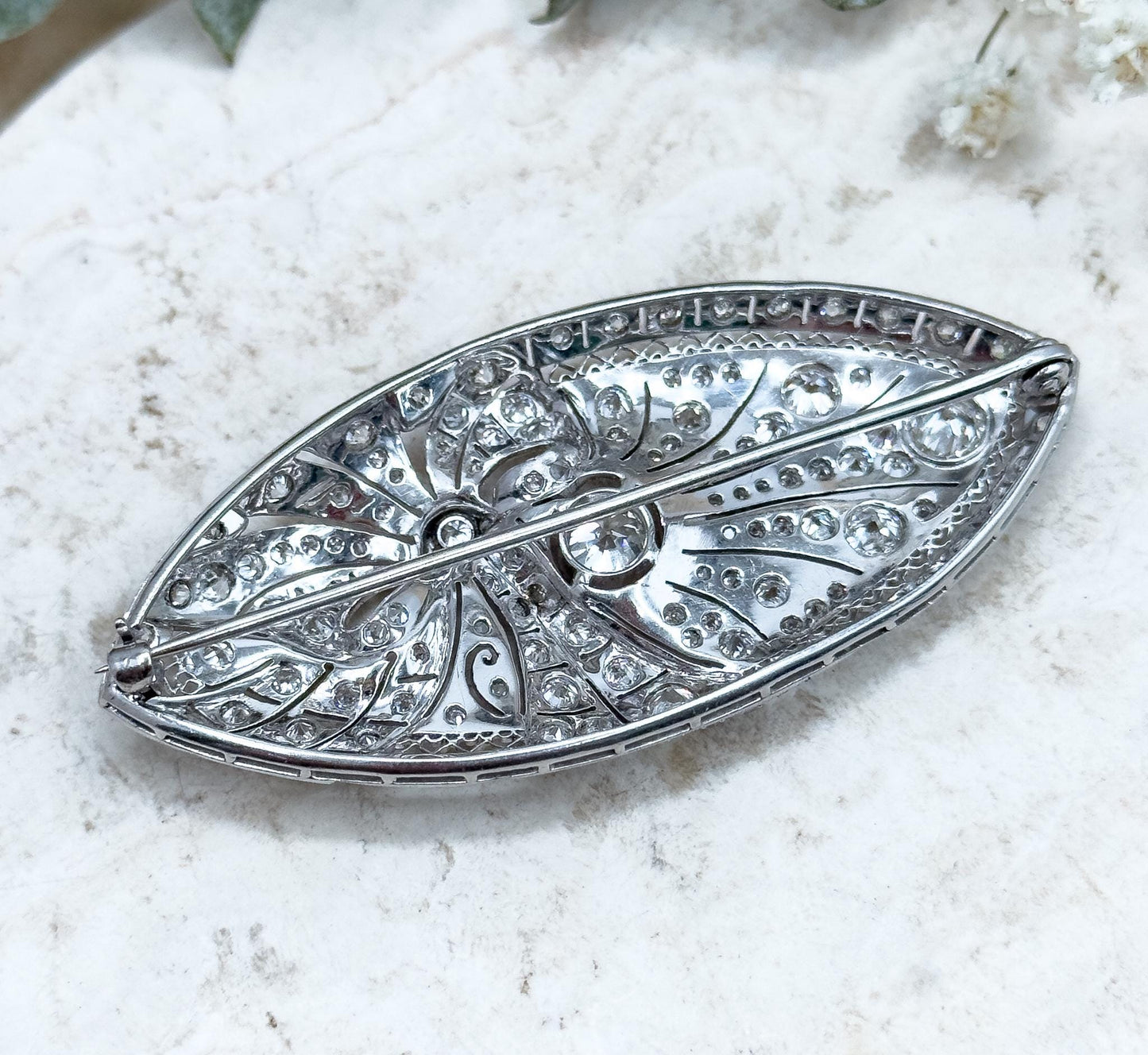 Art Deco Bow Brooch in Platinum with Old Cut Diamonds