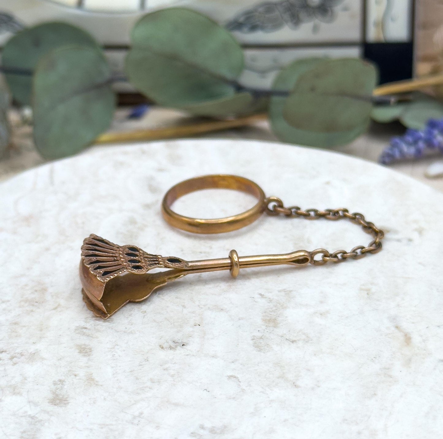 Antique 14K Yellow Gold Hankie Holder Ring: Victorian Black Enamel Detail