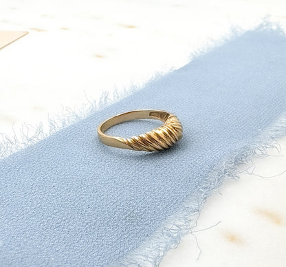 Vintage 14K Gold Croissant Ring Shrimp Ring textured Vintage Ring
