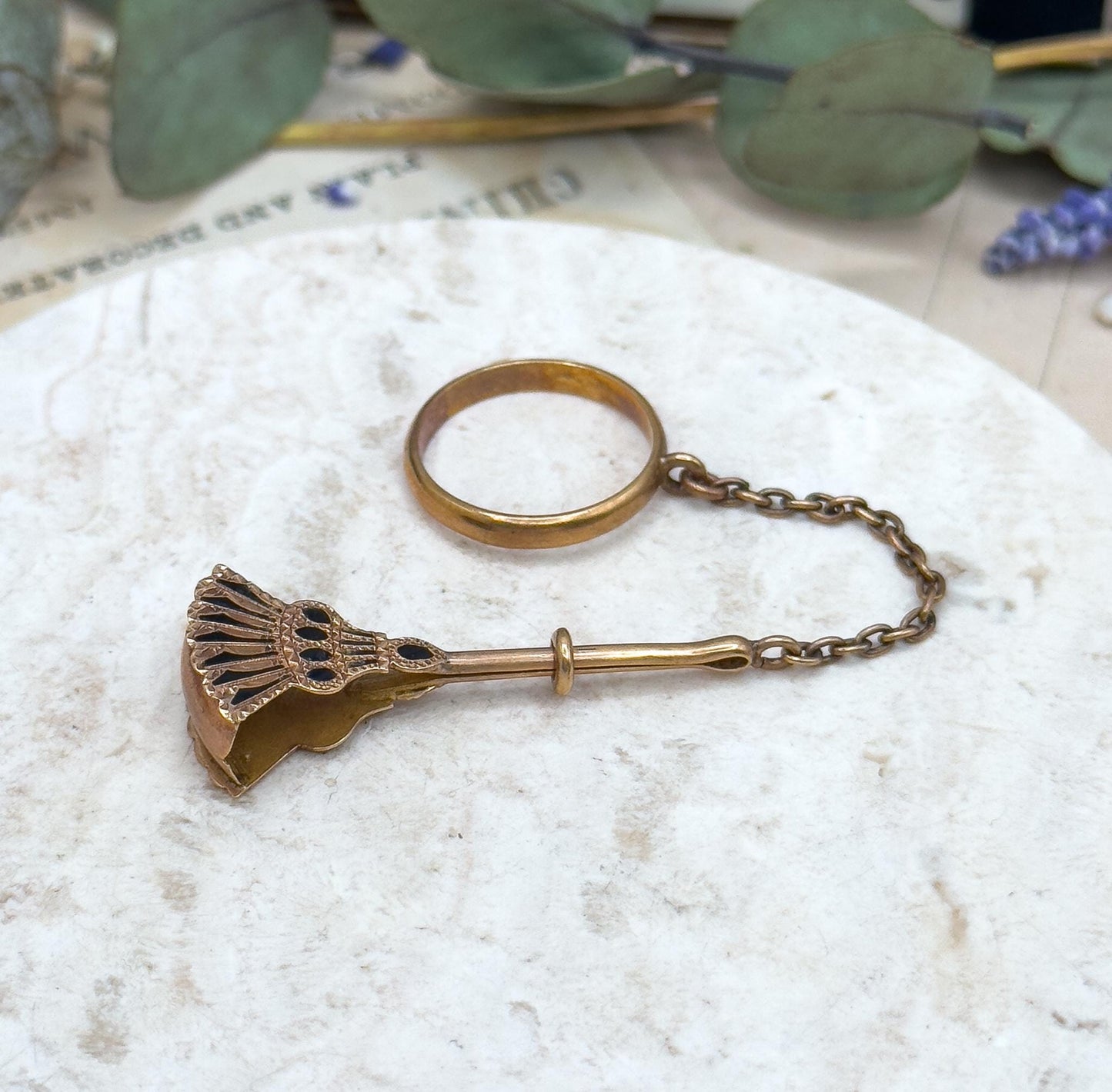 Antique 14K Yellow Gold Hankie Holder Ring: Victorian Black Enamel Detail