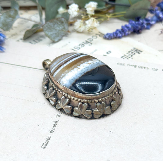 Vintage Banded Agate Shamrock Pendant Necklace: Handmade Silver Tone