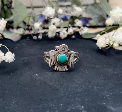 Cuite Vintage Native American Thunderbird Ring with Snake Eye turquoise cabochon in Sterling silver
