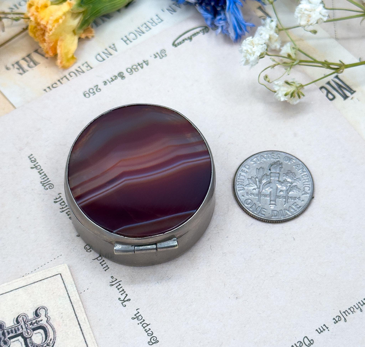 Victorian Scottish Banded Agate Trinket Pill Box in White Metal