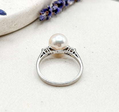 Vintage Pearl Ring with Baguette Diamonds in Platinum