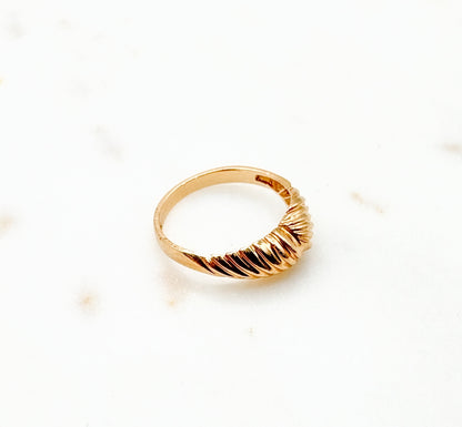Vintage 14K Gold Croissant Ring Shrimp Ring textured Vintage Ring
