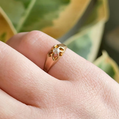 Vintage Buttercup Set Diamond Ring in 14K Gold