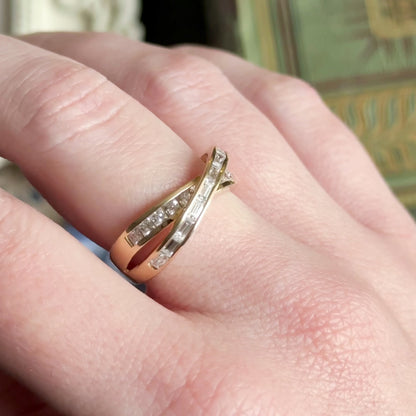 Vintage 90s - Early 2000s X Crossover Ring in Gold