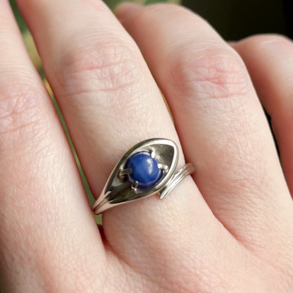 Vintage Star Sapphire Cabochon Ring in White Gold